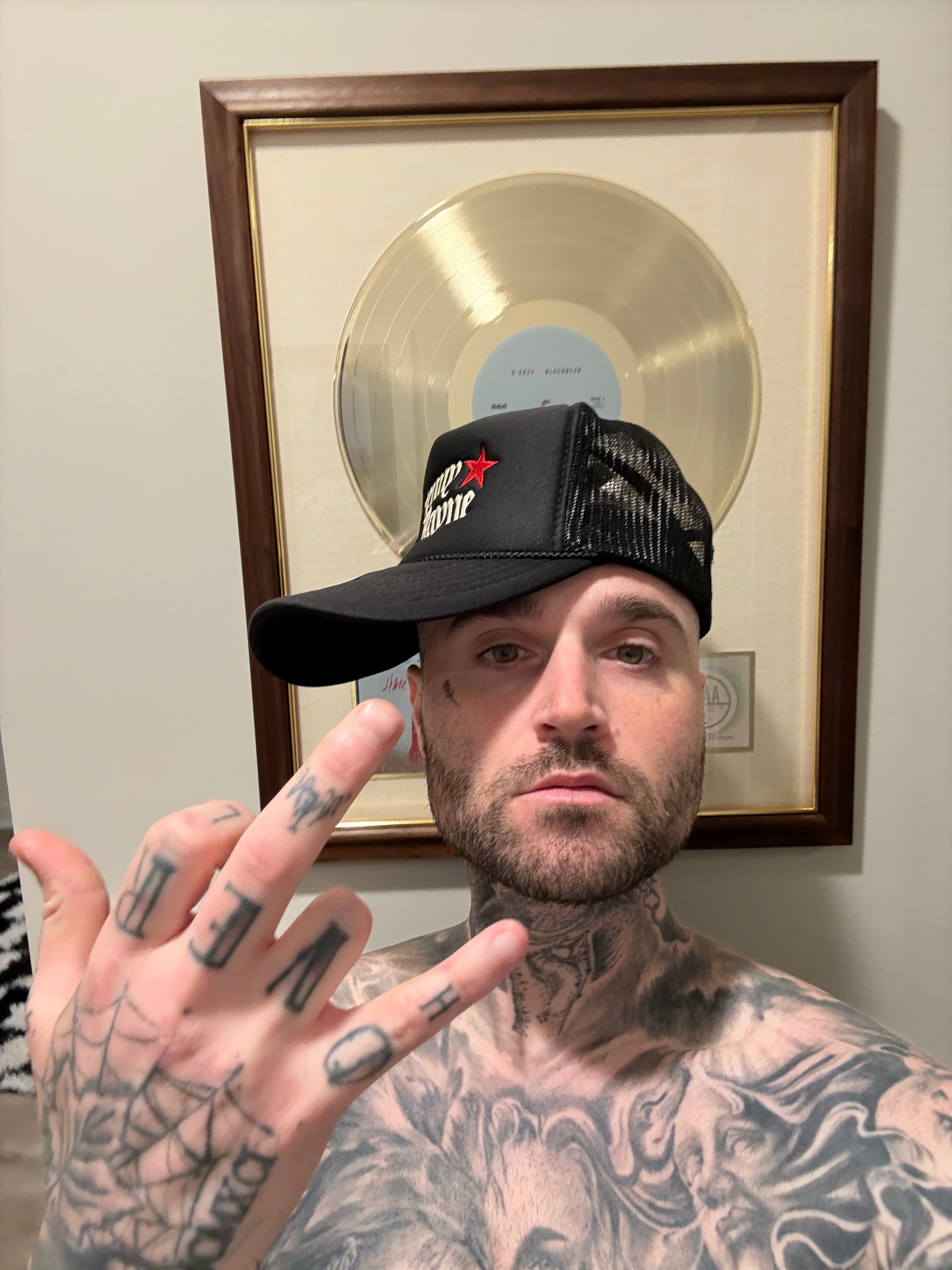 BENNY MAYNE TRUCKER HAT